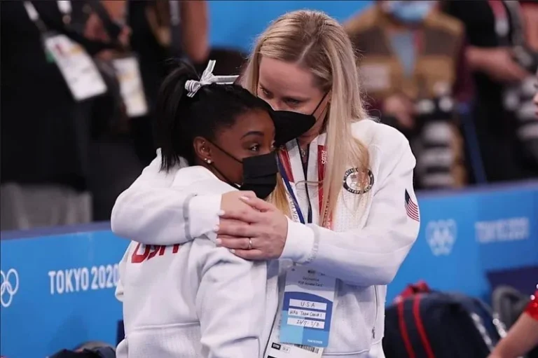 simone-Biles and cecilie